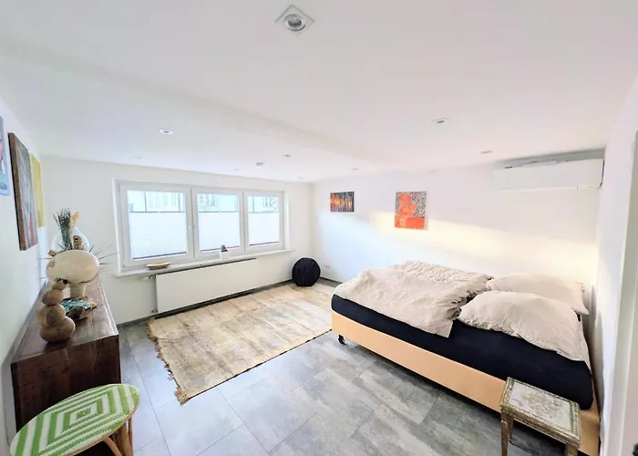 Modern Artist On 165qm In *